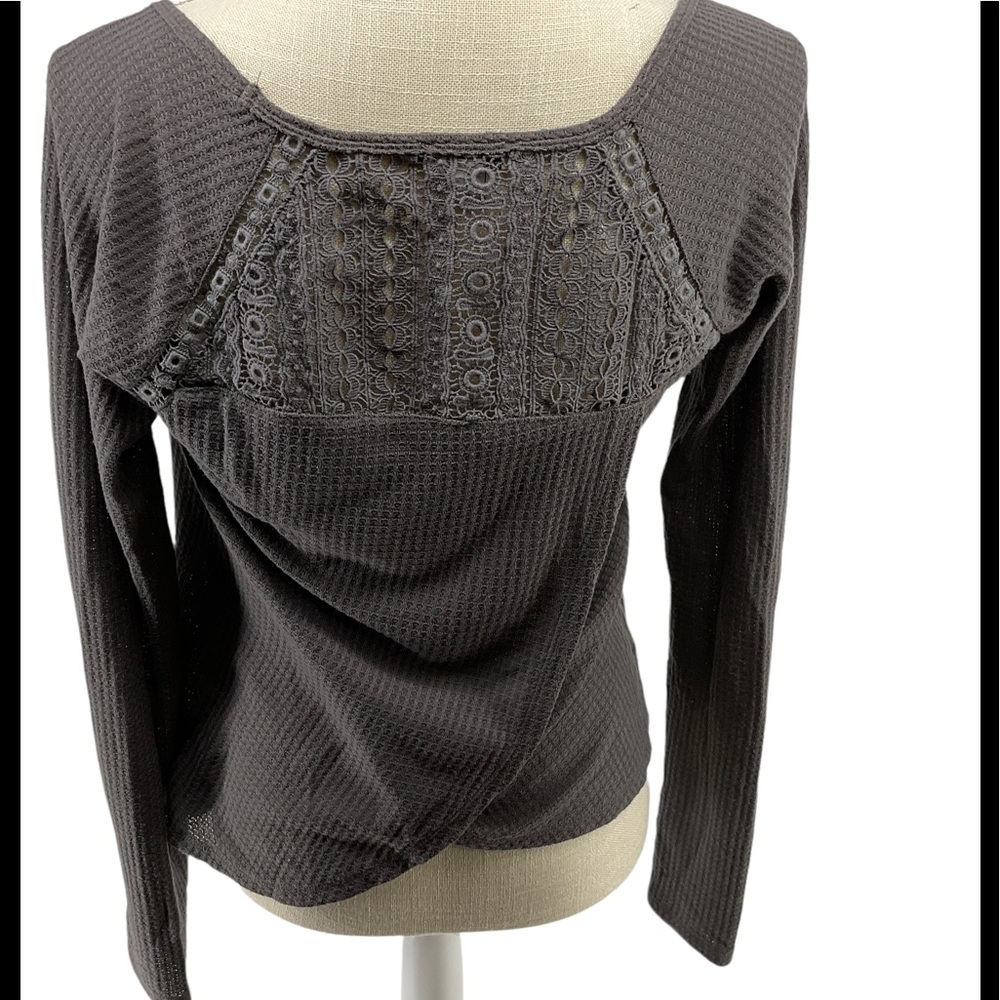 Lucky Brand Thermal Back Overlay Shirt/ Top Size‎ XS Taupe Gray Crochet Knit Top - Picture 2 of 5